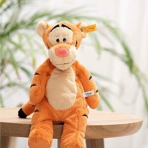Steiff premium collectionDisney Tigger Plush Toy - Vibrant Orange and Soft Cream